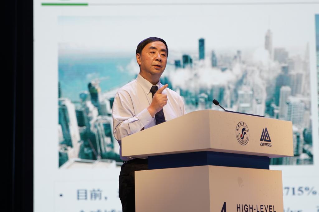 6 中科院院士黄建平作主旨报告.JPG