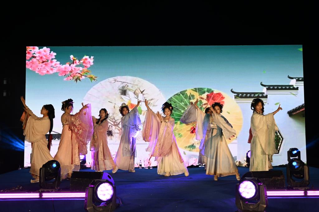 艺术节3.jpg 艺术节3.jpg